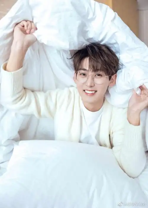 唐九洲25岁生日照