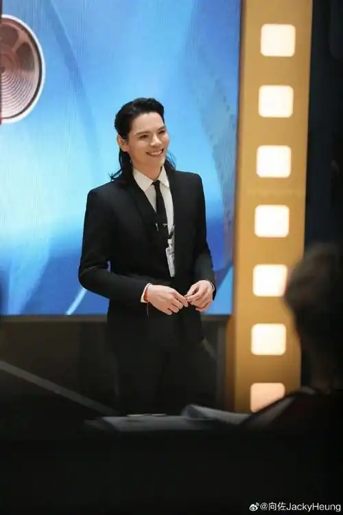 #向佐提到家世哽咽##向佐家教#