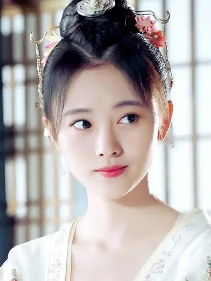 小鞠的古装大全 上官紫苏,雪飞霜,兰茵,白素贞. #古装美人图鉴