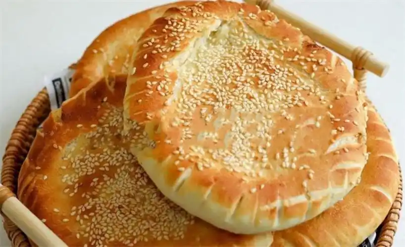 山东菏泽吊炉烧饼,真正民间传统美味,脆香松软,越吃越过瘾_腾讯新闻