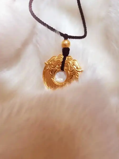 定情信物赠送给对方#周大福#黄金吊坠#黄金龙凤圈平安扣#龙凤平安扣