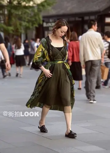 2017成都太古里街拍四月特辑(一):古典气质与时尚元素的碰撞!