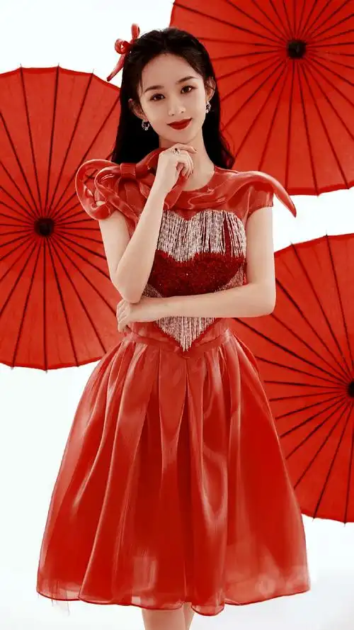 赵丽颖#大红蝴蝶结配上红心,赵丽颖的这身礼服也太喜庆了!