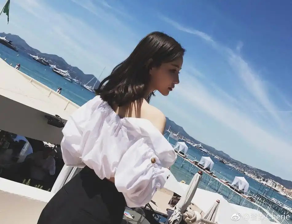 思聪前女友雪梨吃大餐仍苗条