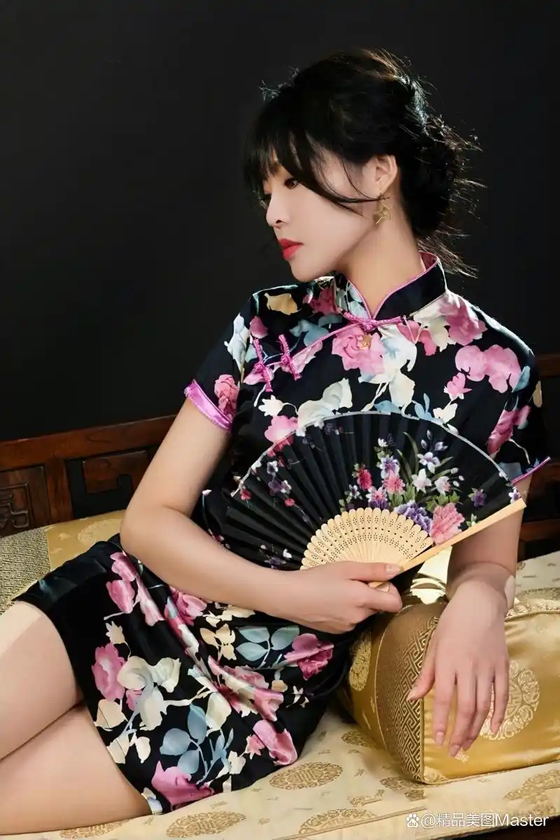 果然女生还是穿旗袍好看又有气质