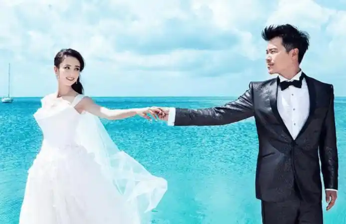 陈思诚深夜为前妻庆生,与小21岁女友似分手,合照曝光_佟丽娅_祝福