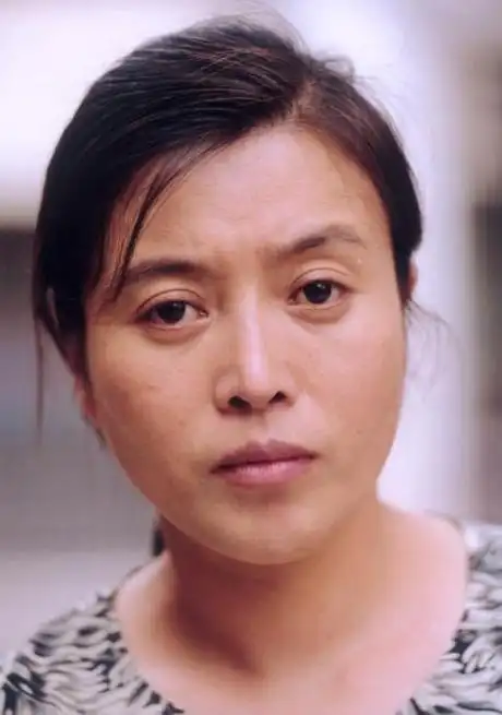 丁嘉丽女儿:被父母抛弃,遭叔叔虐待,没爱环境长大36岁