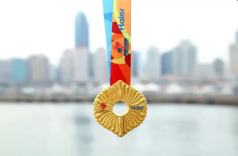 惊艳亮相海尔2021青岛马拉松奖牌揭幕