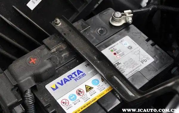 不小心把电瓶正负极碰了一下汽车电瓶正负极接错怎样后果