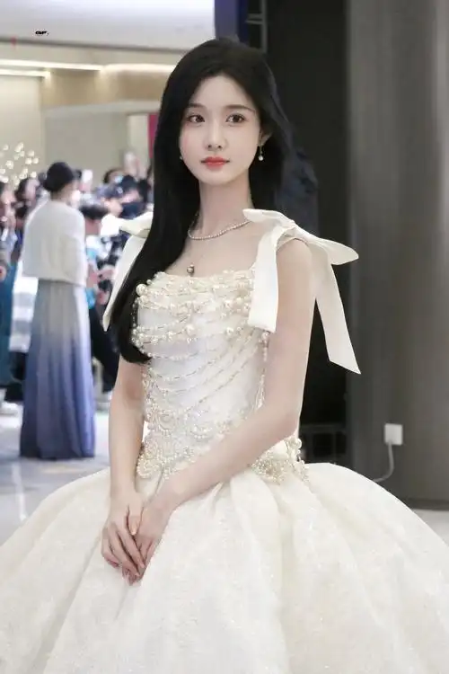 陈意涵estelle超话383937383838 遥望x27公主来了@陈意涵