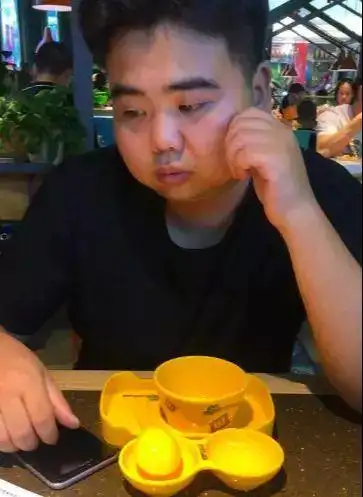 网恋到一个开法拉利的大帅哥,奔现堪比乔碧萝?