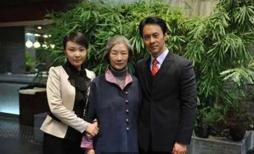 吕中:丈夫病逝5年多,儿媳妇何琳让她在悲痛中坚强