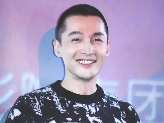 胡歌寸头造型亮相长得帅真是什么发型都好看网友太帅了