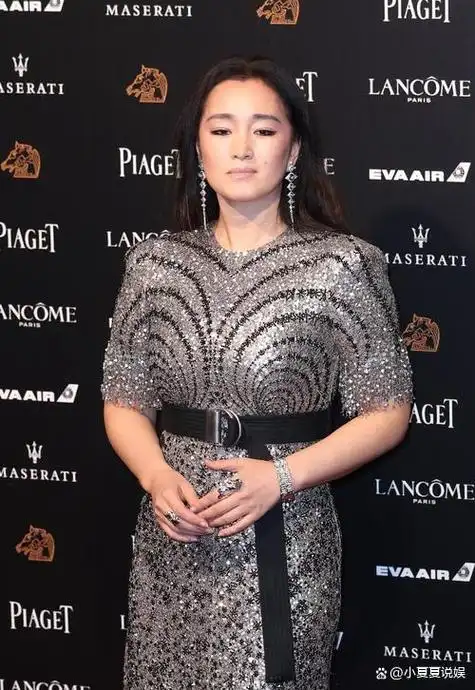 回顾艺术节上巩俐这一笑我才发现她走上了女演员的另一条大道