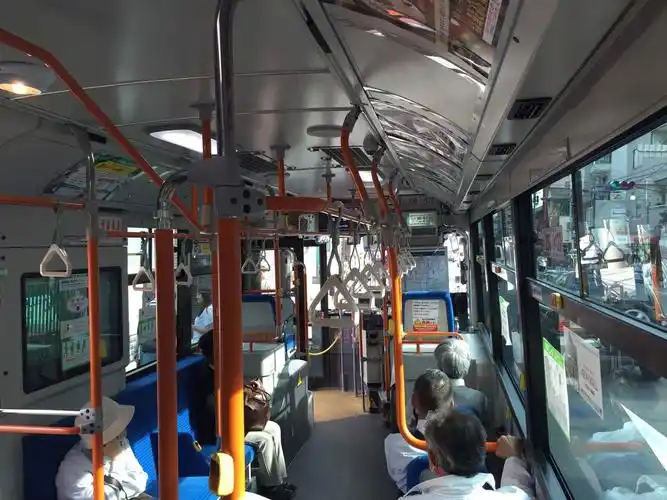 公交车内部,我们趁人少的时候拍了一张,小小的,萌萌的 京都站