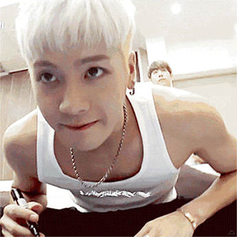 王嘉尔帅哥帅气阳光型男gif动图_动态图_表情包下载_soogif