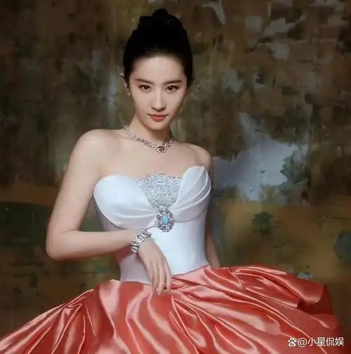 刘亦菲私生活被曝光,事实证明,她与"干爹"陈金飞的关系不简单