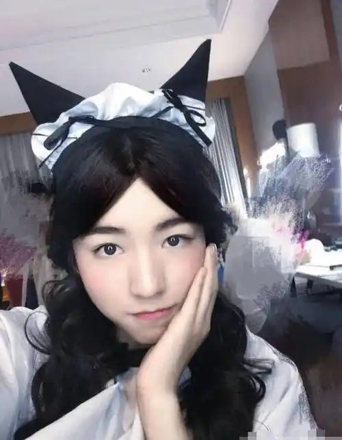 原创原创王俊凯女仆装呆萌王源学生妹单纯看到朱正廷的梦露人间宠儿啊