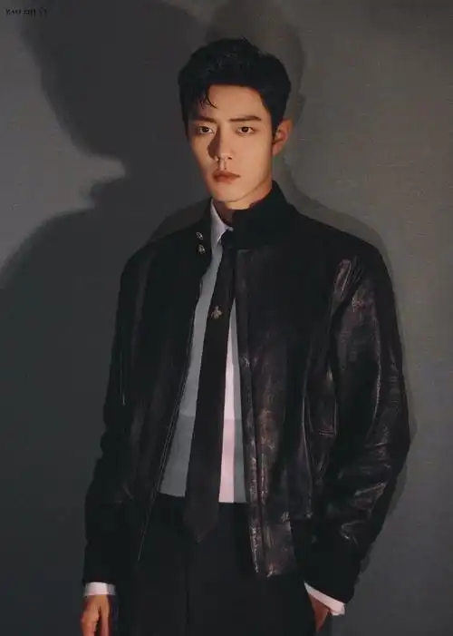 禁欲系霸总既视感耶!怎么能把皮衣穿的这么好看还不油腻呀!