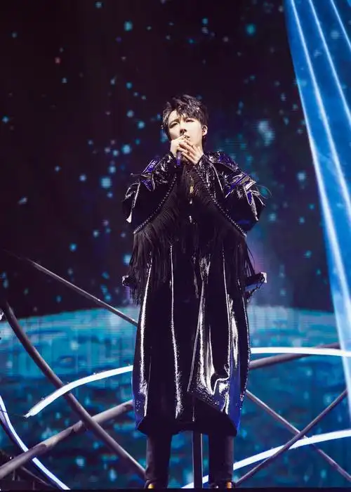 摩登兄弟巡演上海开唱刘宇宁婚纱裙首秀回馈粉丝