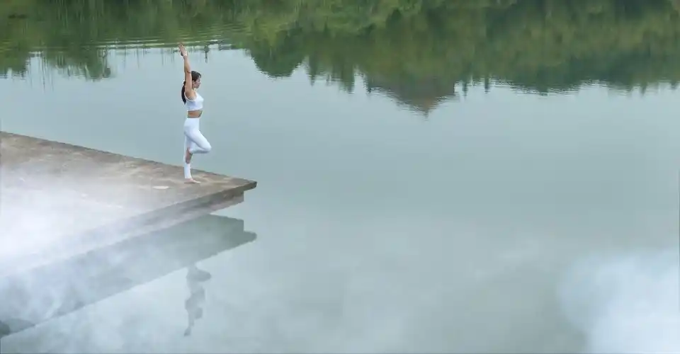 静心-瑜伽 写美篇 摄影: 文字编辑:原野 有一种美,叫练瑜伽的女人