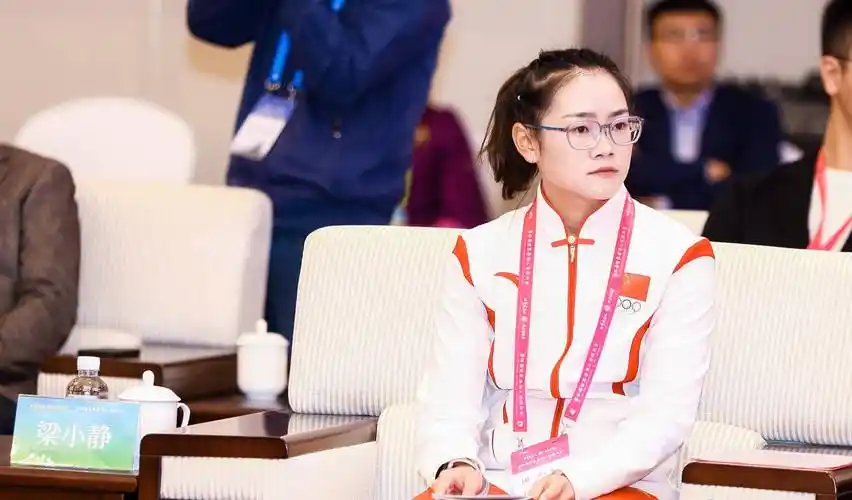 "杰出青年"梁小静:心怀感恩,推动家乡肇庆发展_怀集县_宣传_中国