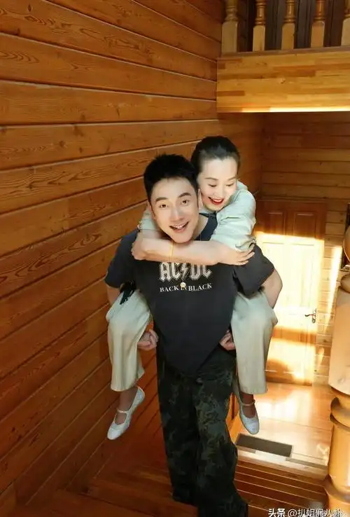 林依轮上亿豪宅为老婆庆生,娇妻人美心善,为肿瘤病人剪一头秀发|许晴