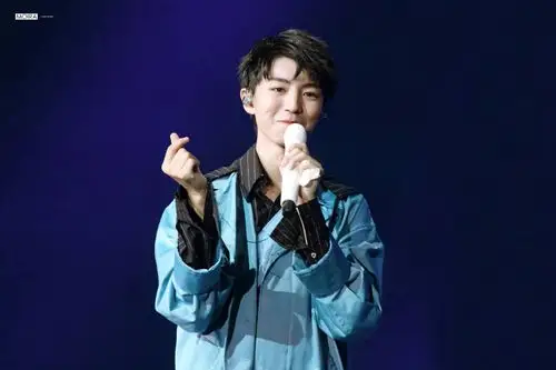 tfboys分享200519王俊凯花式比心合集快来接收少年的心动狙击