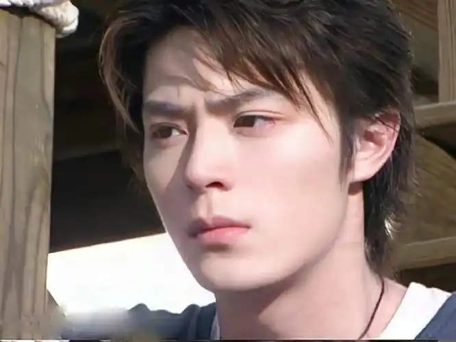 霍建华老了但不影响他帅啊    年轻时可是拍戏都不用化妆