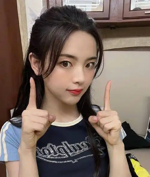 网友嘲讽杨超越学历低,锦鲤的回复让人心疼,学历能代表一切吗?