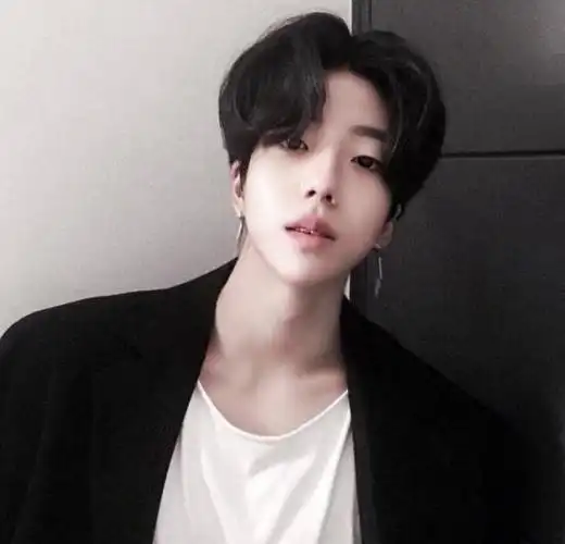 2022韩式中分纹理烫,看起来会更加帅气