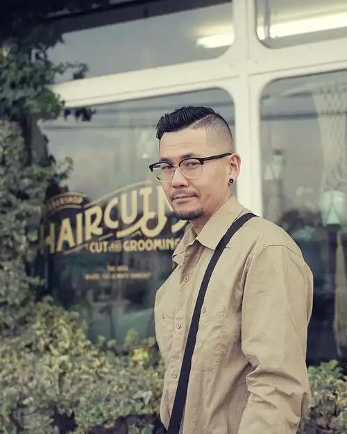 男发别乱剪,最帅还是两侧铲短,就连白发大叔剪完也很有型|发型|短发