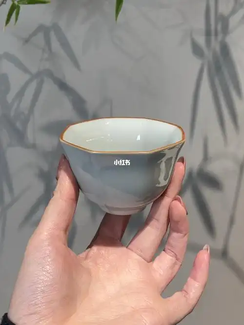 官窑淡青釉六方压手主人杯厚胎厚釉19