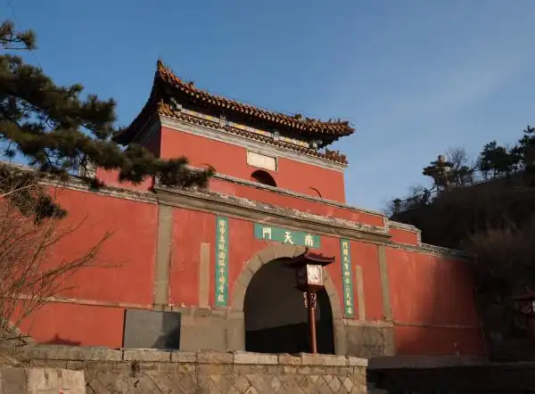 山东泰山南天门楹联欣赏