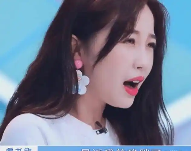 青你2突击查体重,许佳琪被架上秤不算啥,看喻言抱秤不撒手,过于真实