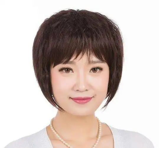 的气质短发四十岁女人什么发型好看40岁女人少留短发,中长发更显气质