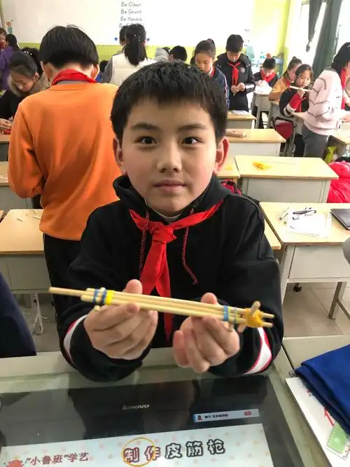 科学素养提升学习能力之五年级科学《神奇的机械》课堂 "枪身"稳定后