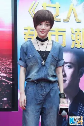 李小璐短发帅气亮相 不求冯小刚上春晚【19】