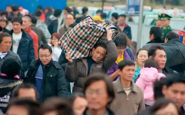 而在这样庞大的人口基数下,有非常多的人都需要通过打工来赚取金钱