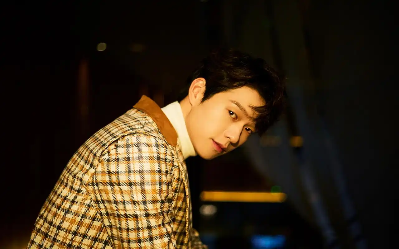 魏大勋时尚帅气写真图片壁纸