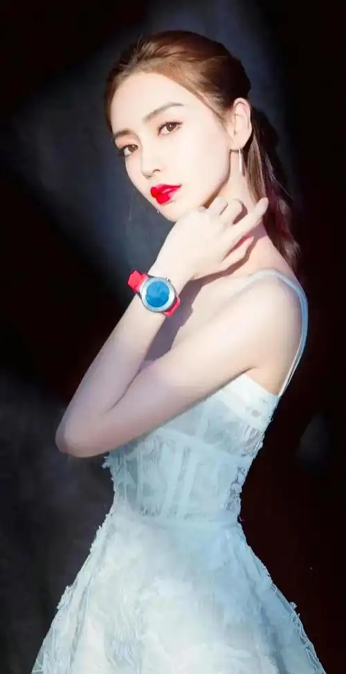 时尚婉约性感妩媚身姿曼妙的杨颖魅力无限的写真照