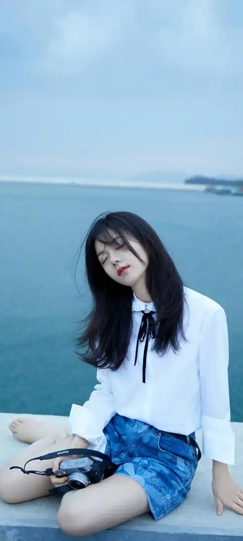 赵今麦唯美海边全面屏手机壁纸,美女女生-可爱美图
