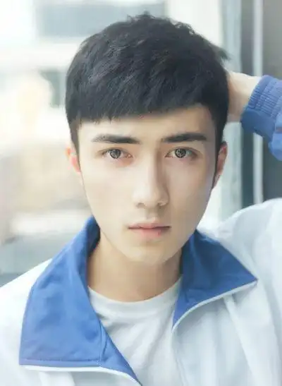 这发型要留多长头发