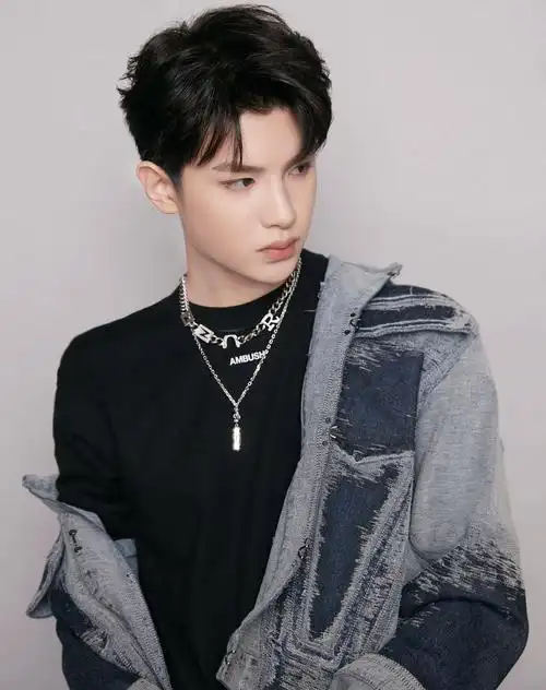 justin的新春祝福怎么会缺席?十二宫格酷盖小贾等待查收