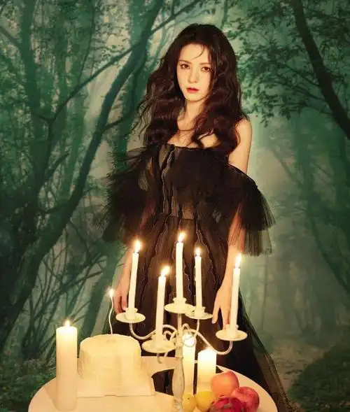 张予曦身材太瘦了露肩衬衫拼接束腰裙娇小身形还挺少女的