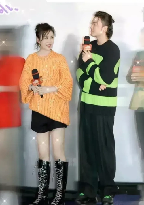 马丽夫妇合体,她依偎老公似温柔小女人,老公高大威猛荷尔蒙爆棚_造型