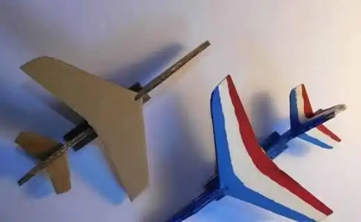 废物利用废旧纸箱diy变成可以滑行的飞机模型