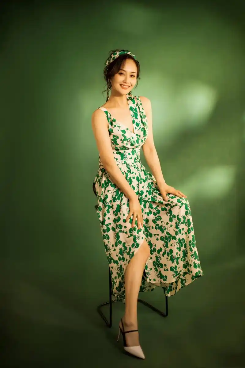 李颖:富婆专业户,56岁不老女神