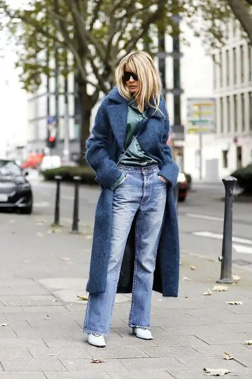 春季的穿搭总是让人充满期待,尤其是在选择牛仔裤搭配上衣时,更是需要