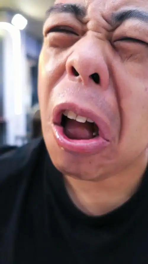 这个东北大胡子壮汉烤的串真不错